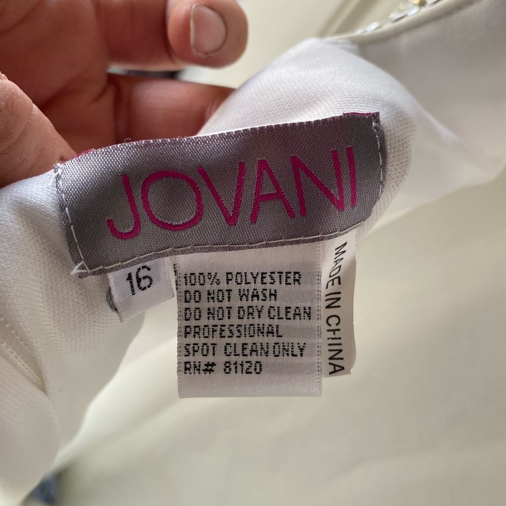 New with tags. Never been worn.